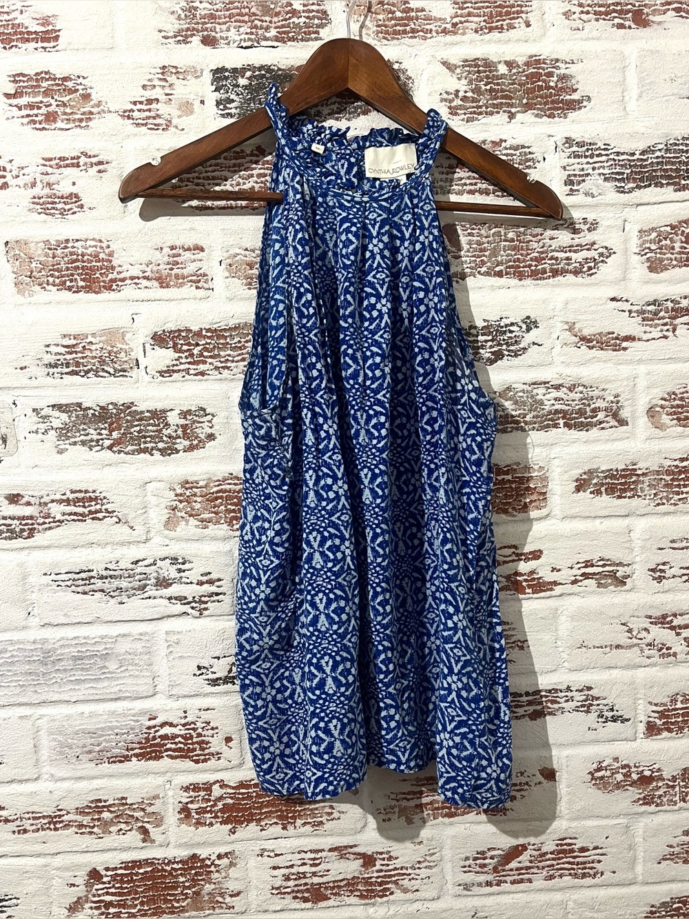 Cynthia Rowley 100% Silk Halter Top Blouse Medium Blue White Ikat Geometric M